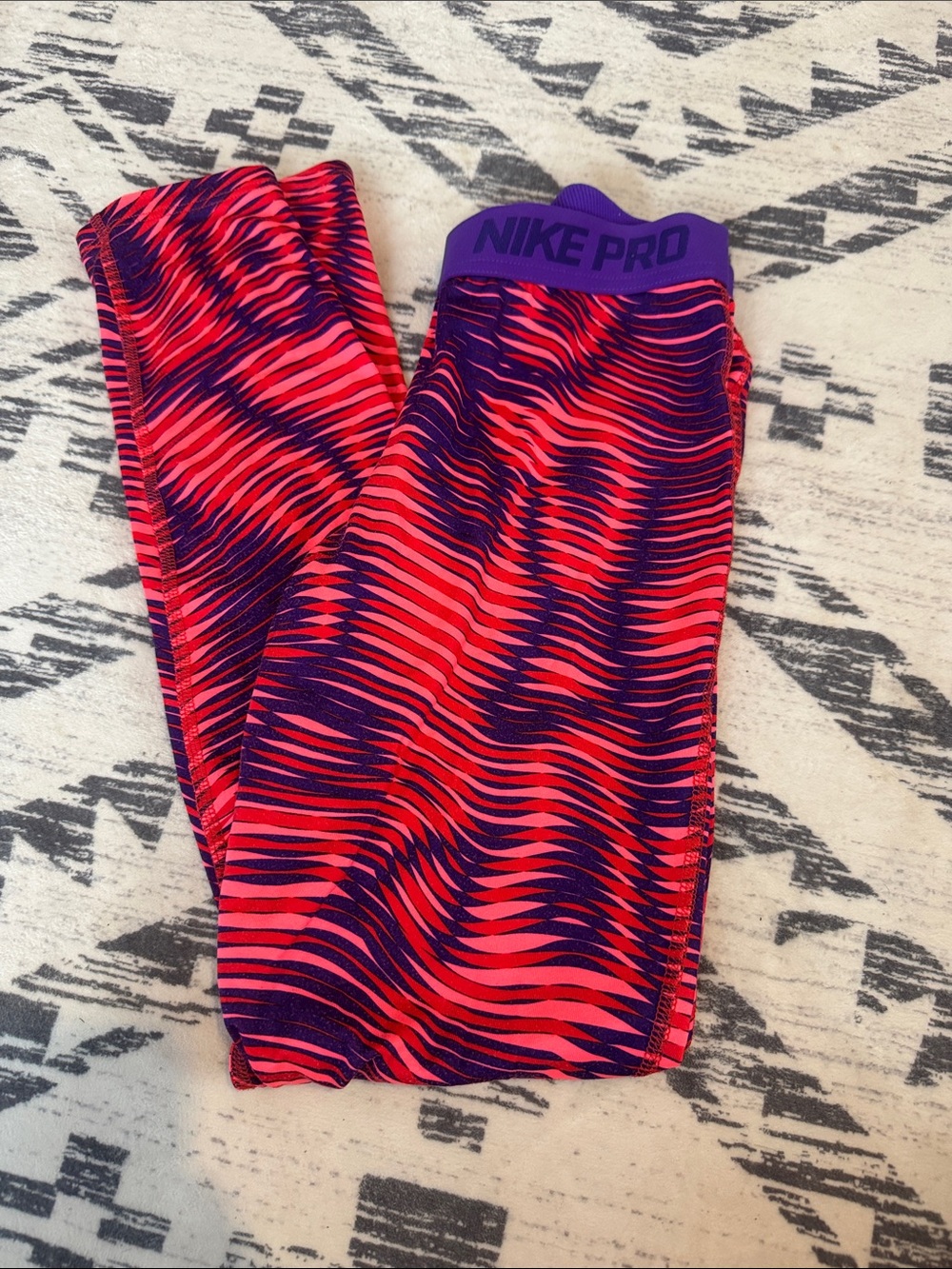 Nike Women’s Purple & Pink Patterned Pro Leggings